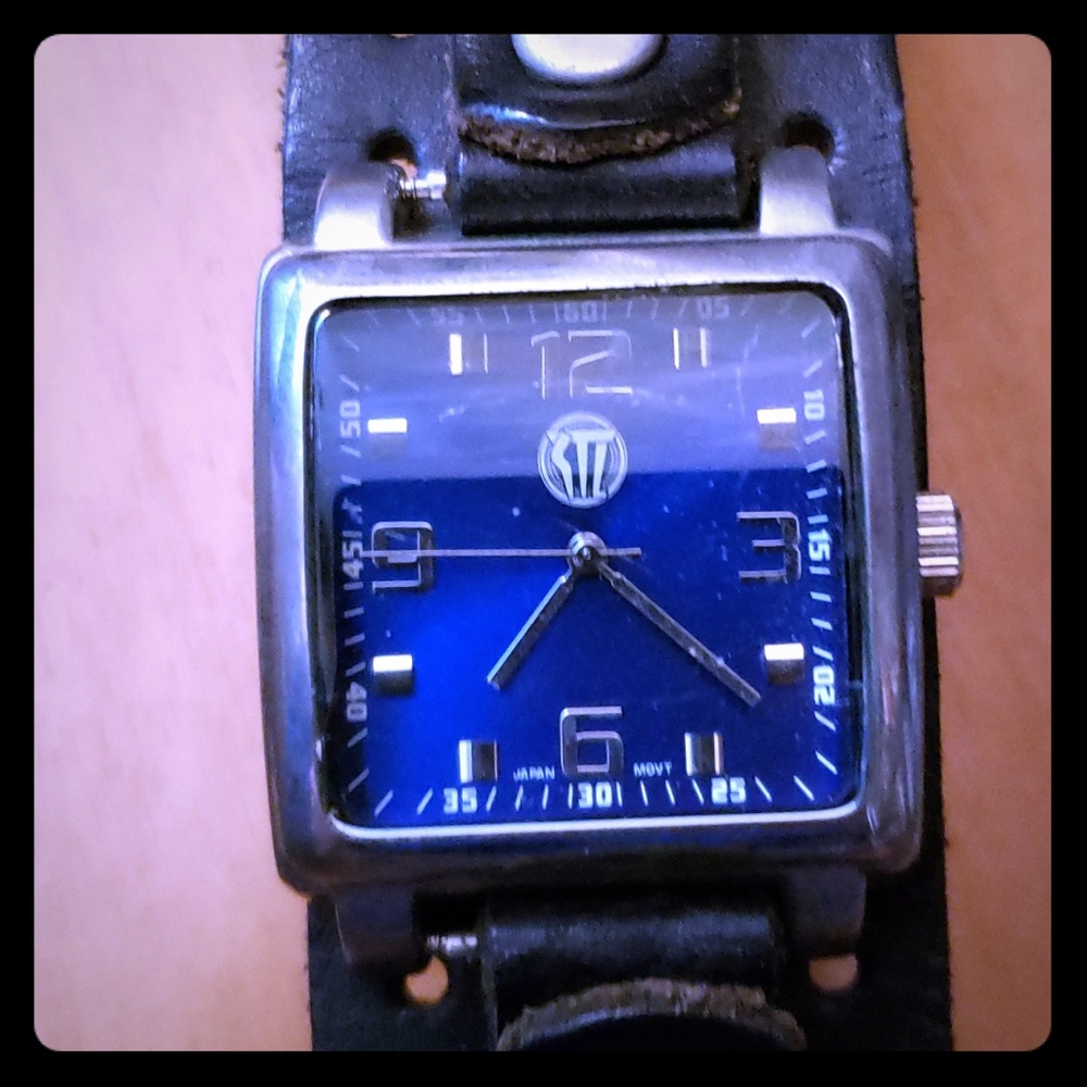 STL banded watch